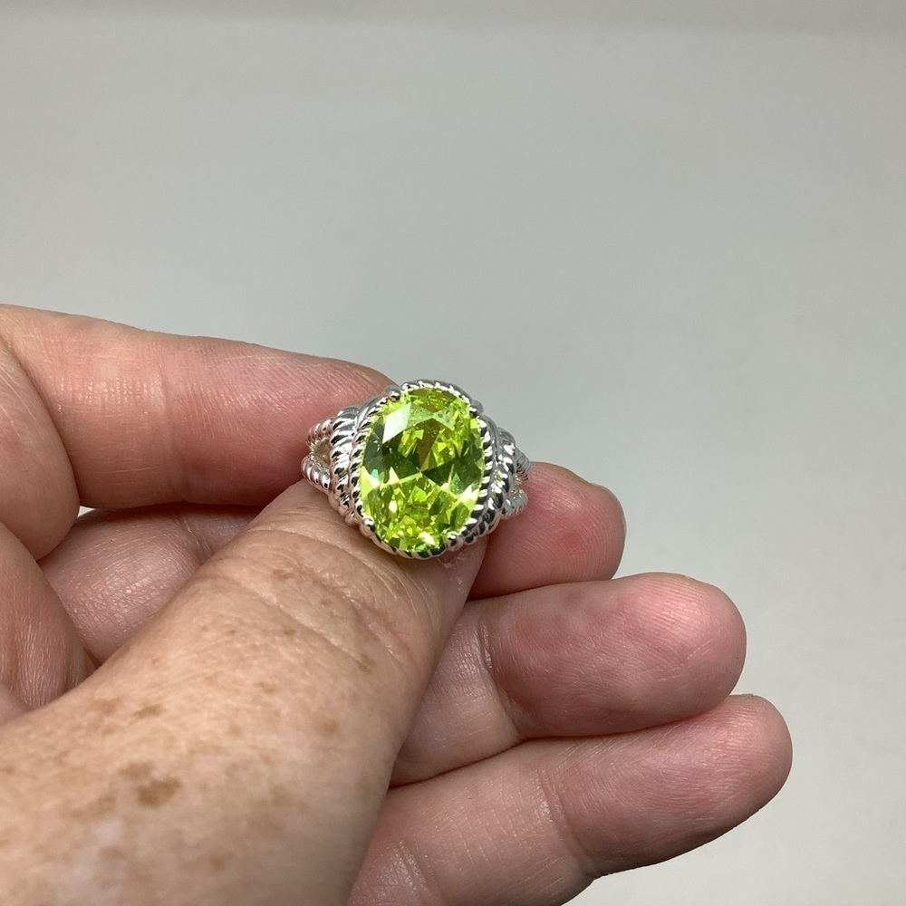 Nataliya V Collister Nvc Peridot Ring With Rope Detail Accent